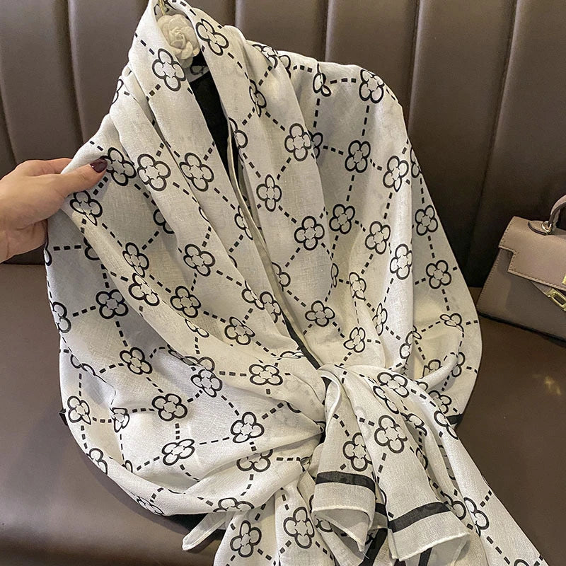 Black white mixed floral printed elegant hijab / orna