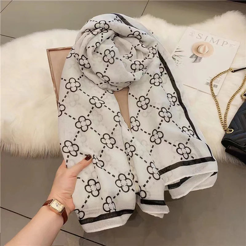 Black white mixed floral printed elegant hijab / orna
