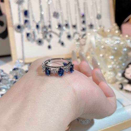 Beautiful oval cut blue sapphire ring