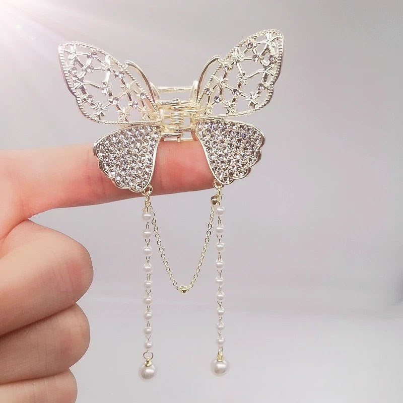 Sophisticated white color claw clip