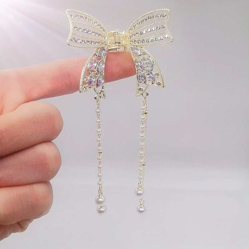 Pretty bow shaped tassel claw clip
