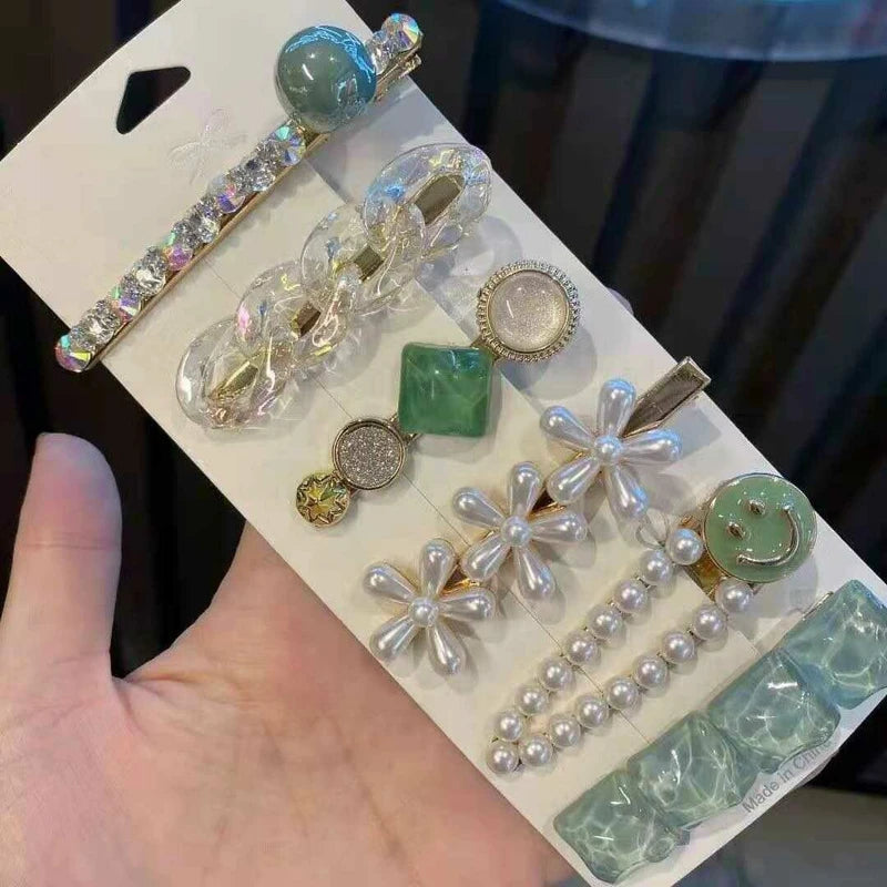 Elegant green color hair clip set