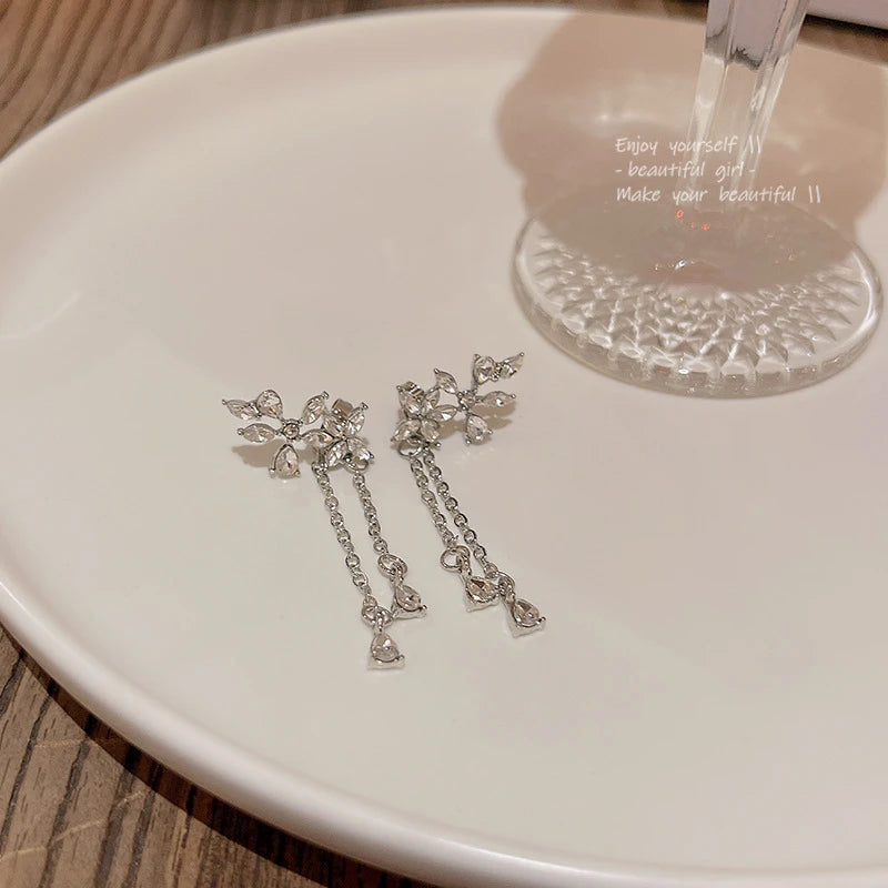 Exquisite flower shaped crystal earrings