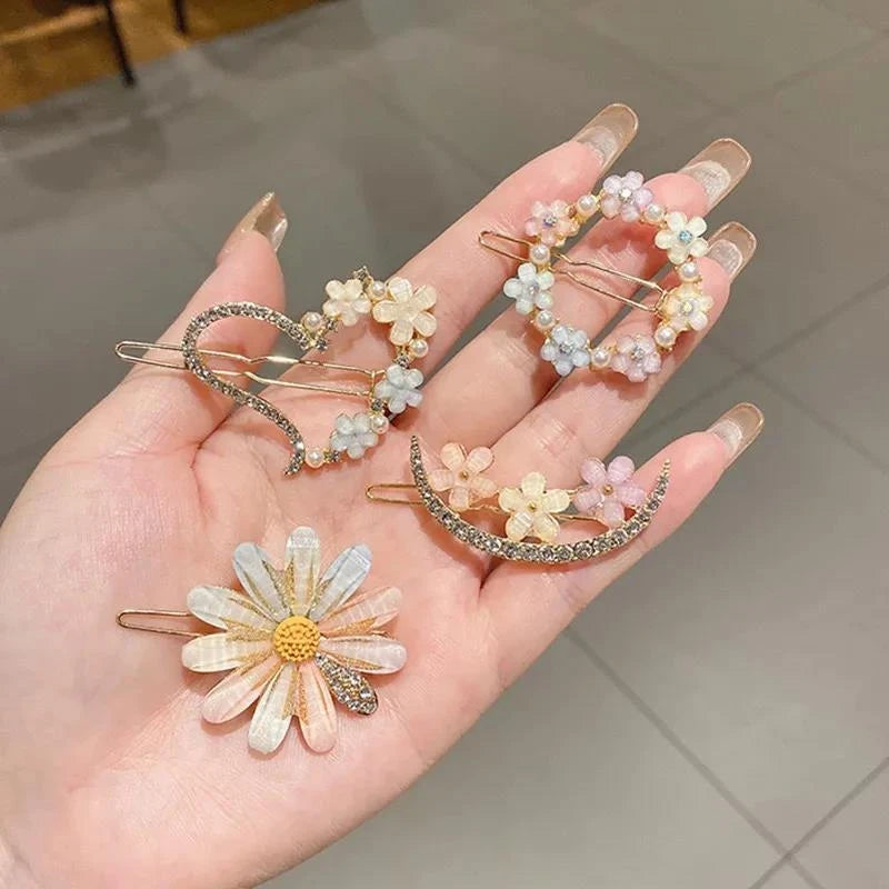 Multicoloured four pieces hair clip set