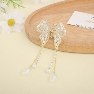 Classy pearl rhinestone claw clip