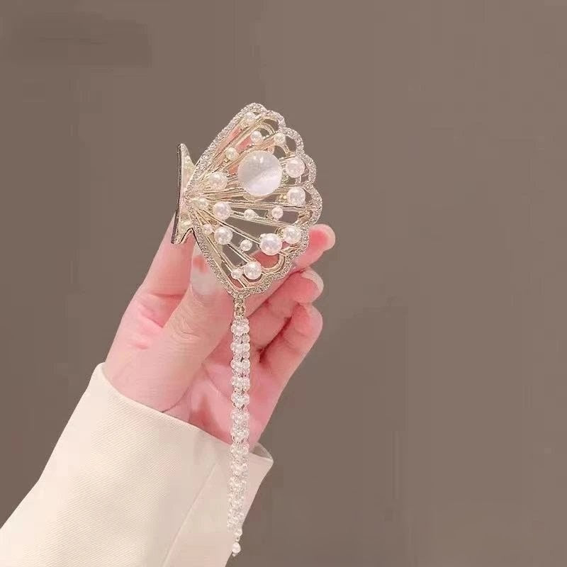 Beautiful seashell shape tassel hair clip