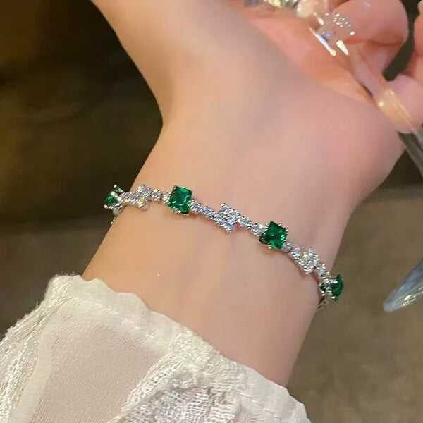 Stunning Green Light Luxury Niche Exquisite High-End Trendy Zircon Adjustable Imported Bracelet for Women with Elegant Sparkling Crystal Design