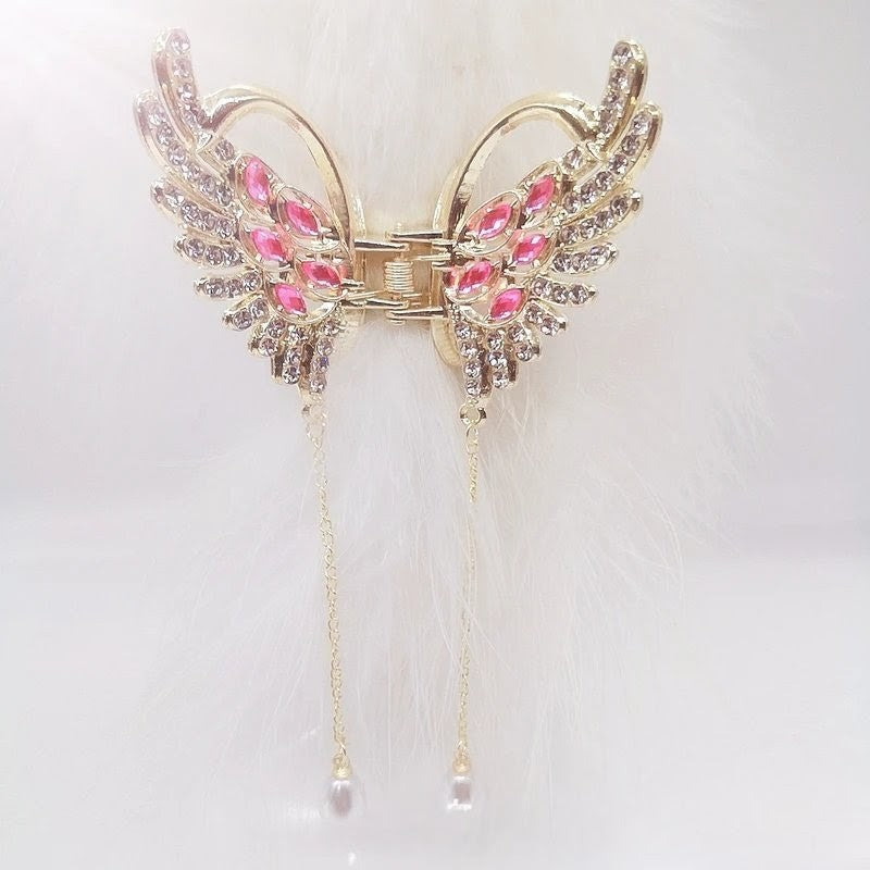 Stylish pink colour grip clip