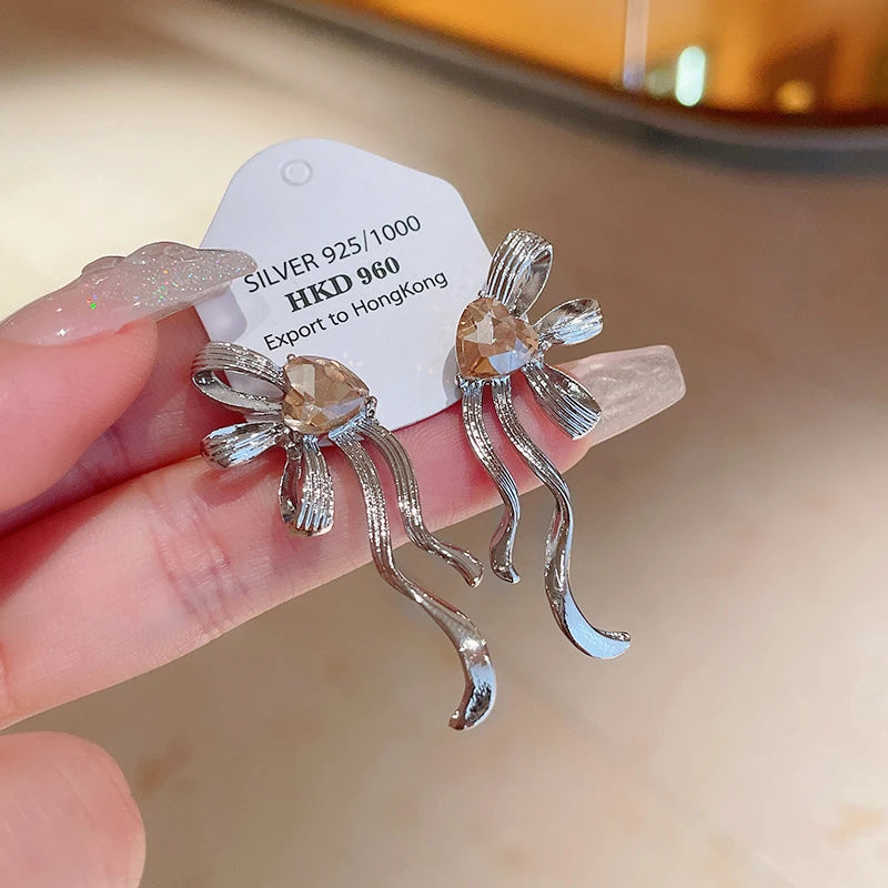 Stylish bowknot crystal earrings